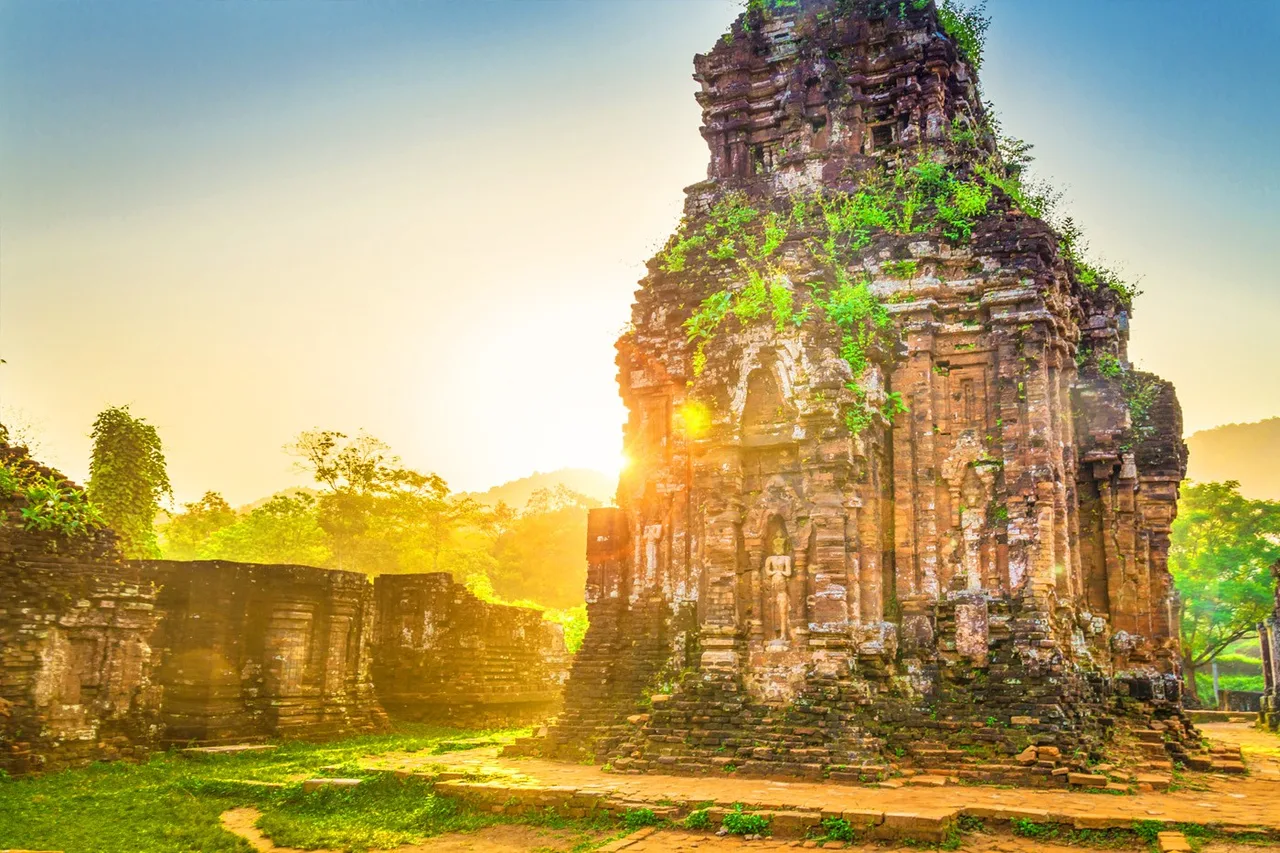 Amazing My Son Sanctuary Deluxe Tour