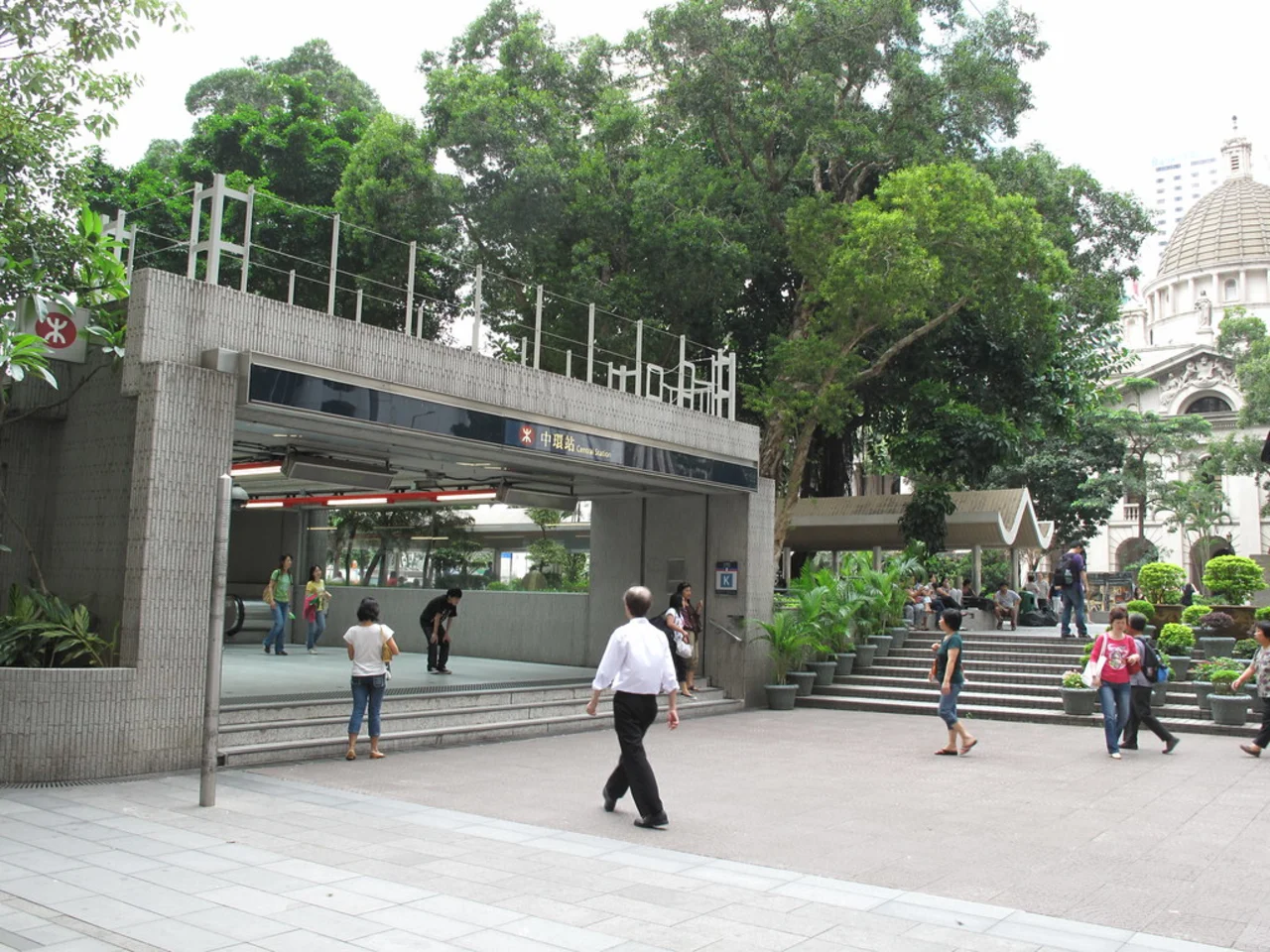 The Peak Tram Fast-Track Combo Tickets: Peak Tram, Sky Terrace 428, Madame Tussauds HK