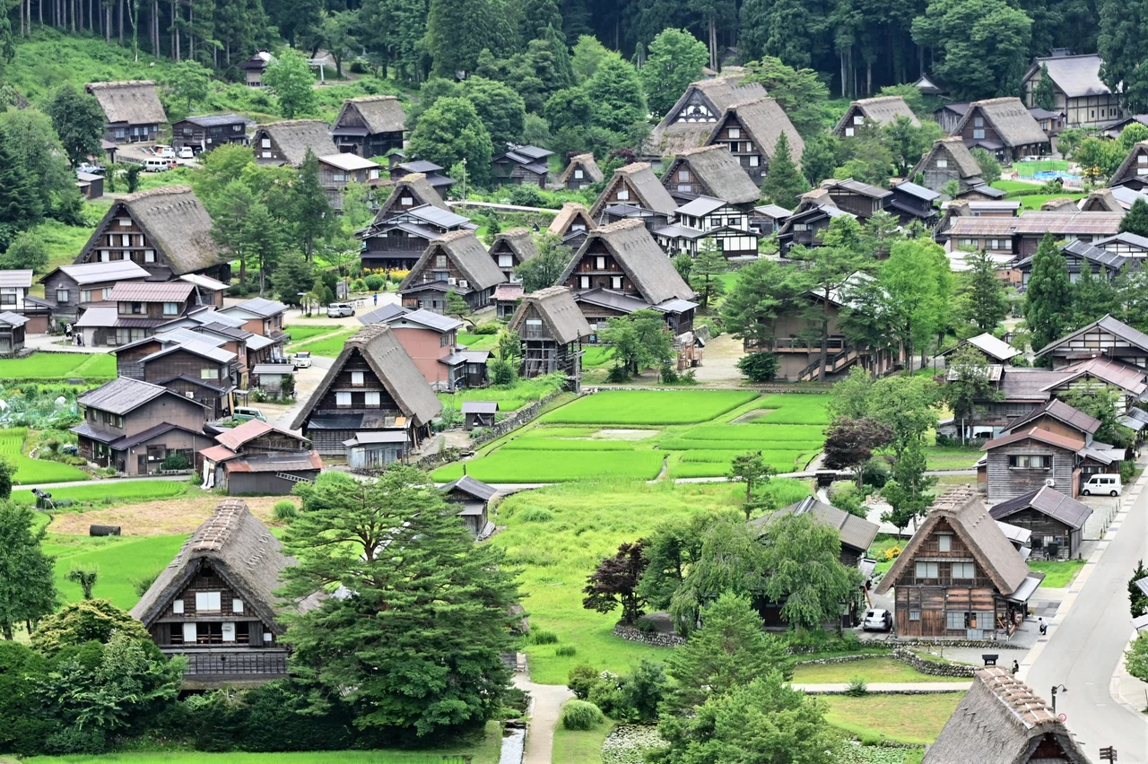 Takayama & Shirakawa-go Day Tour with Hida Beef Lunch