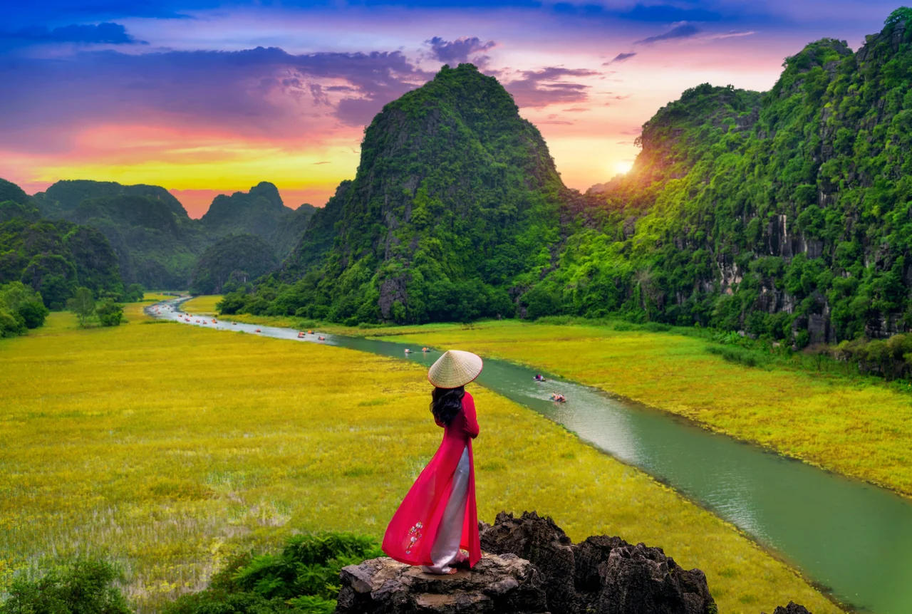 Majestic Trang An & Bai Dinh, Hang Mua Day Tour from Ha Noi