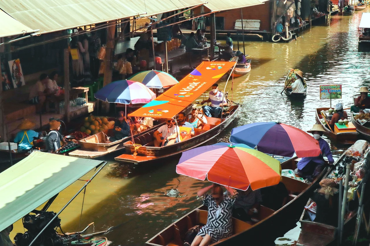 Damnoen Saduak Floating Market and Maeklong Railway Market Tour
