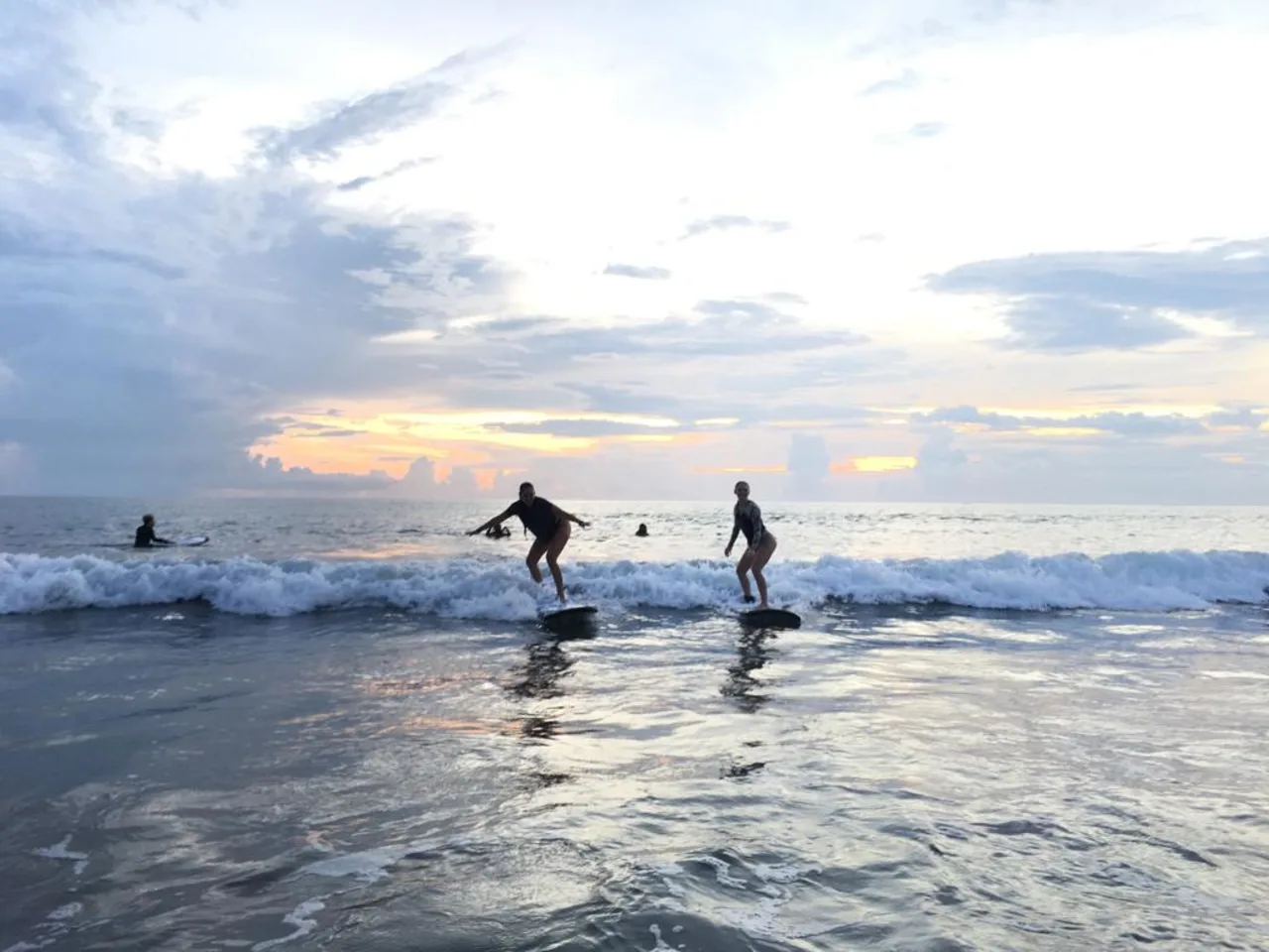Surfing Lesson in Kuta by Daddy and Mom Surfing School