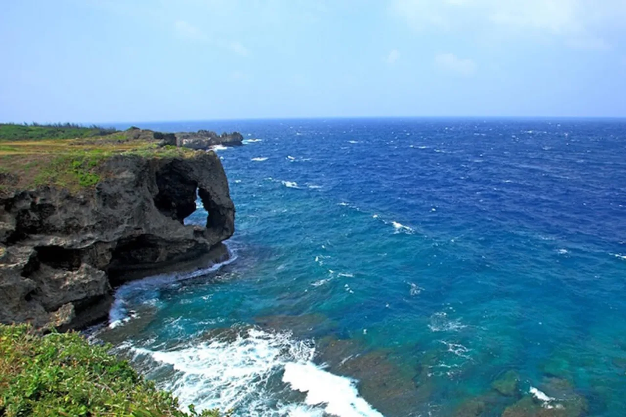 Okinawa Churaumi Aquarium & American Village Tour (Departure from Naha)