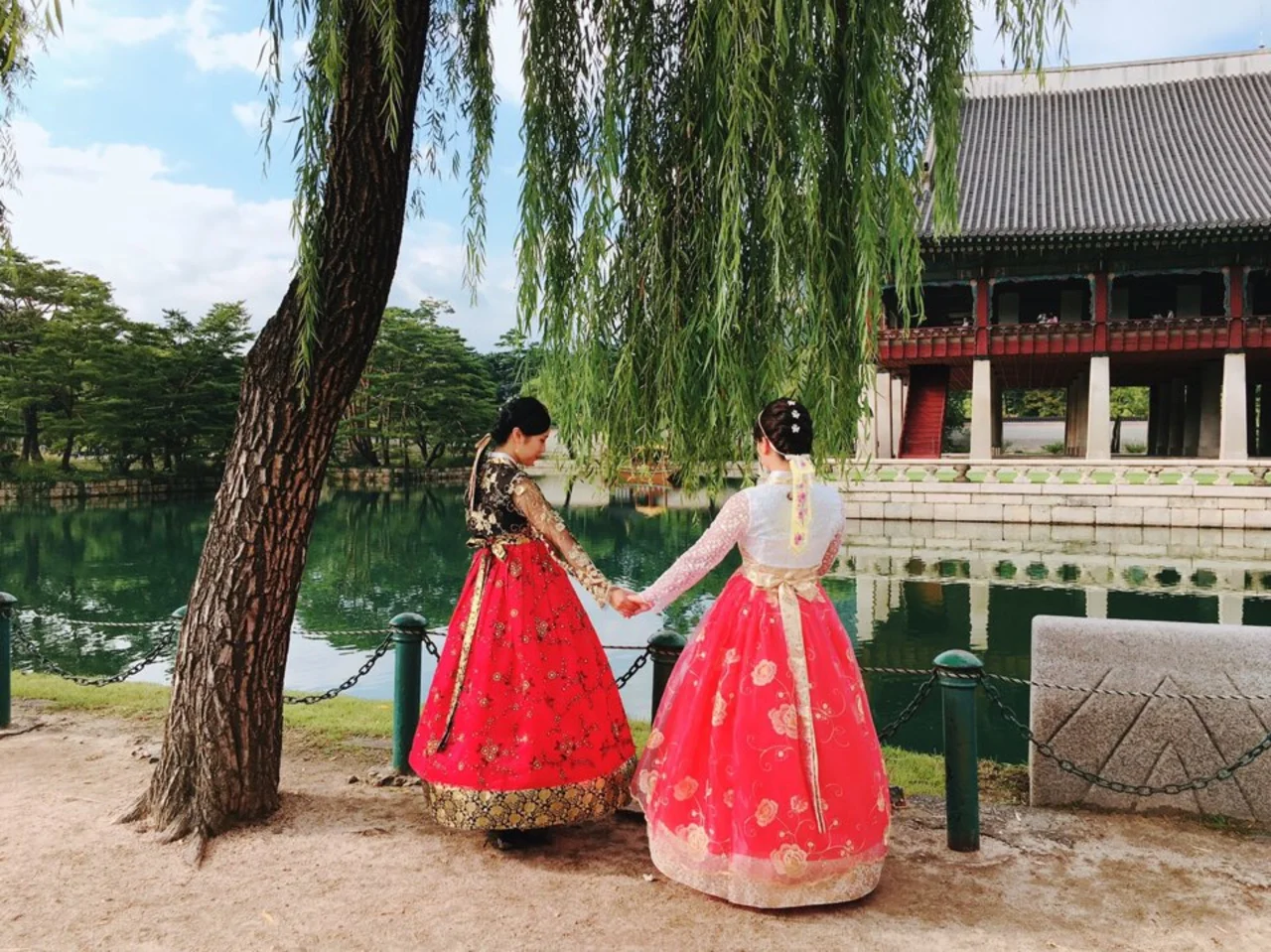 Hanbok Rental near Gyeongbokgung Palace by Dorothy Hanbok
