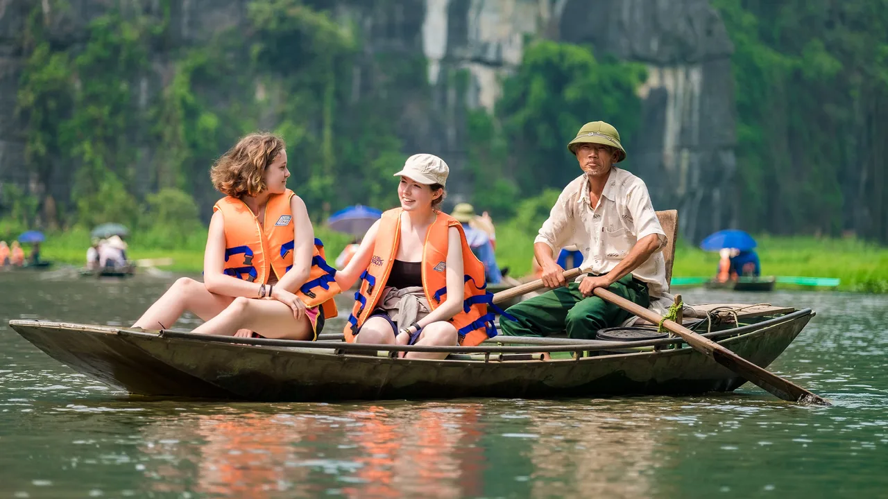 Ninh Binh Day Tour from Ha Noi: Hoa Lu, Trang An and Hang Mua Cave	