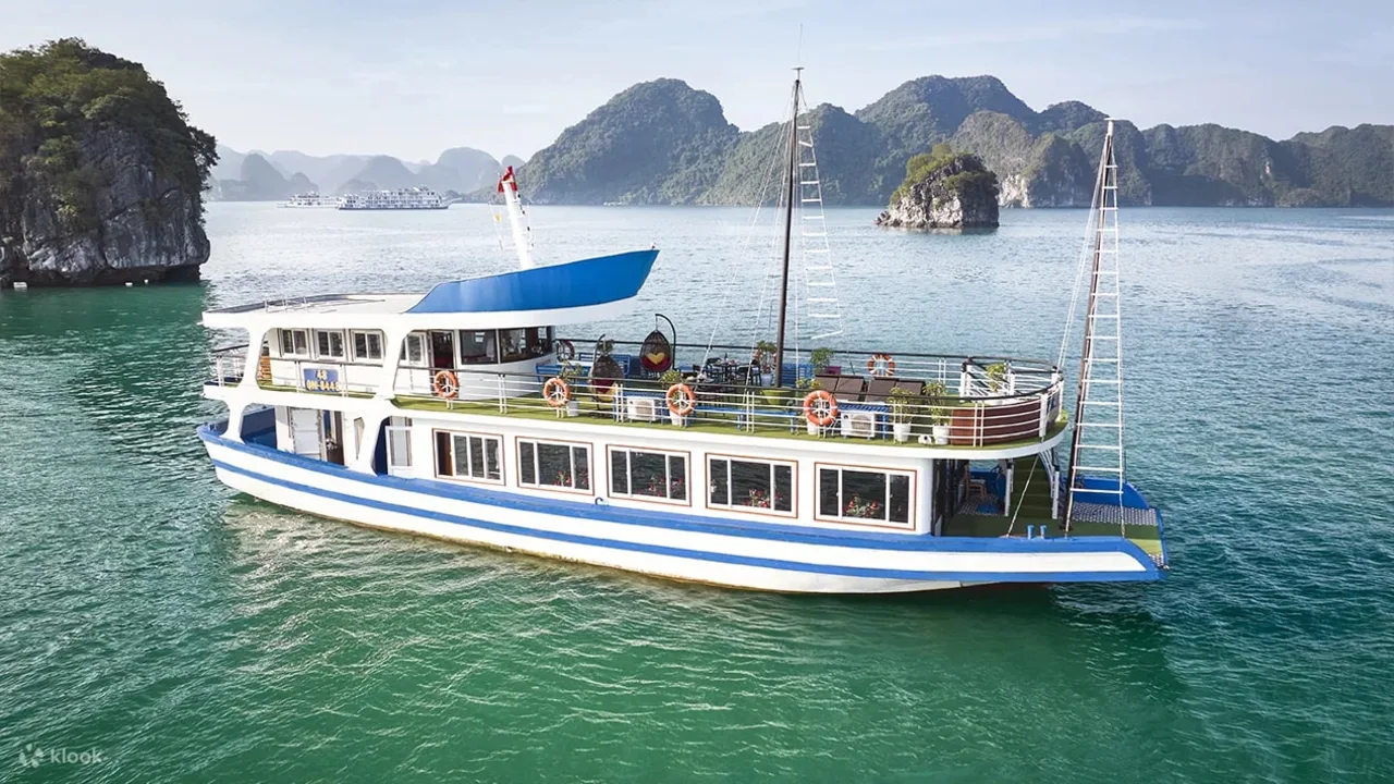 Reina Day Cruise: Ha Long Bay with Sung Sot and Ti Top