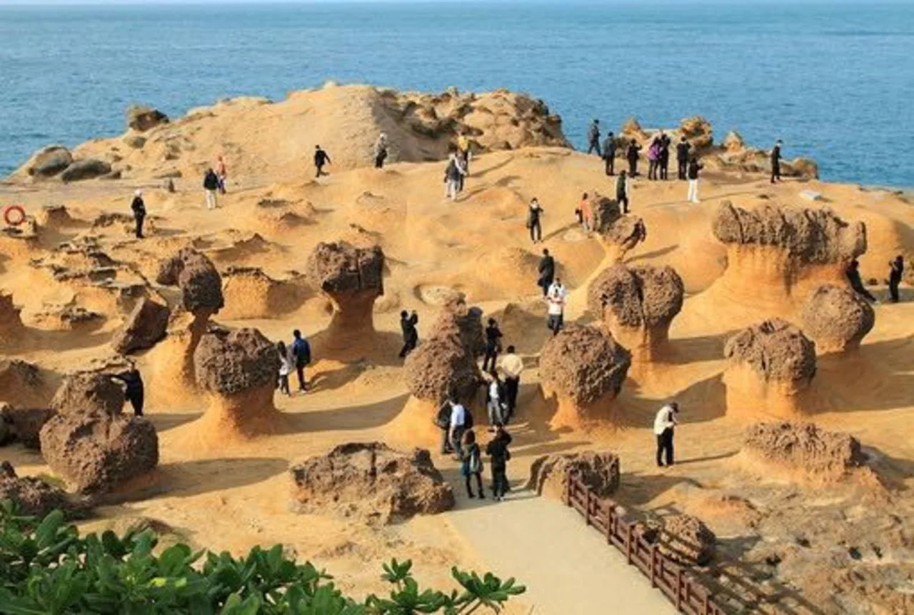 Yehliu Geopark & Jiufen Old Street Full-Day Tour