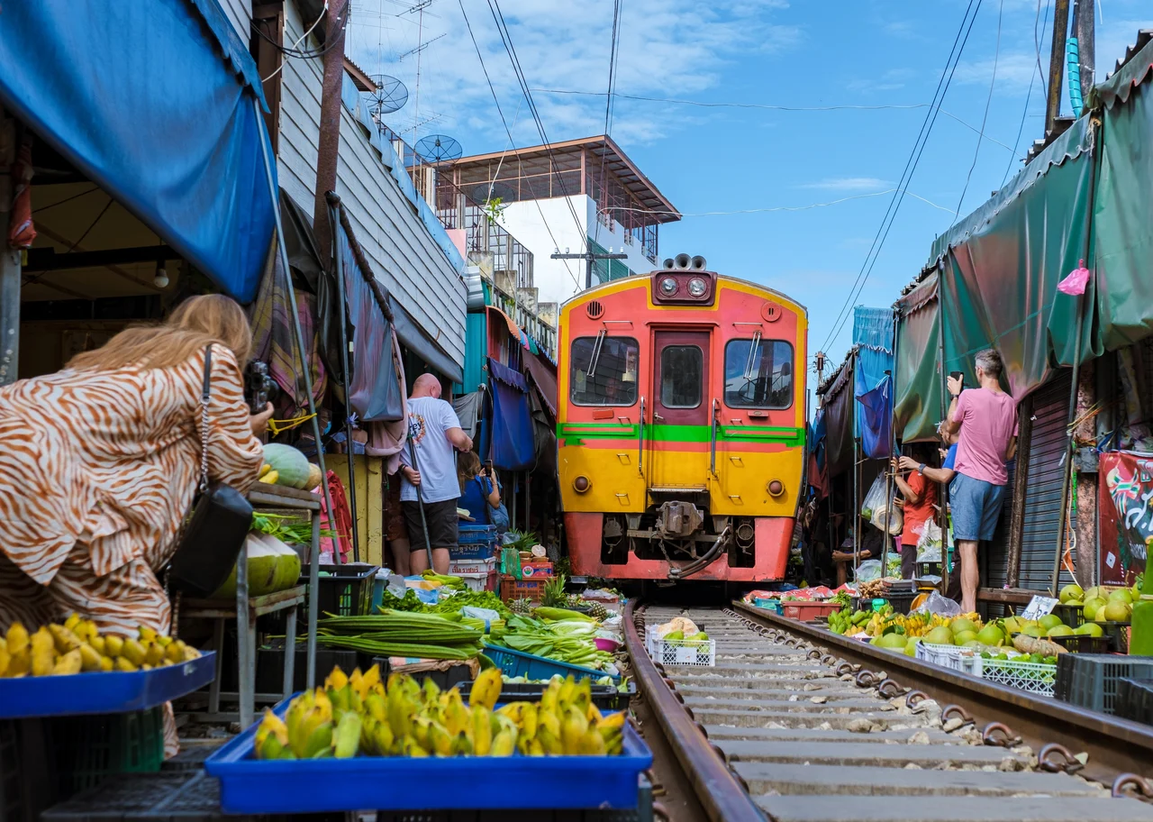 Damnoen Saduak Floating Market & Maeklong Railway Market Day Tour