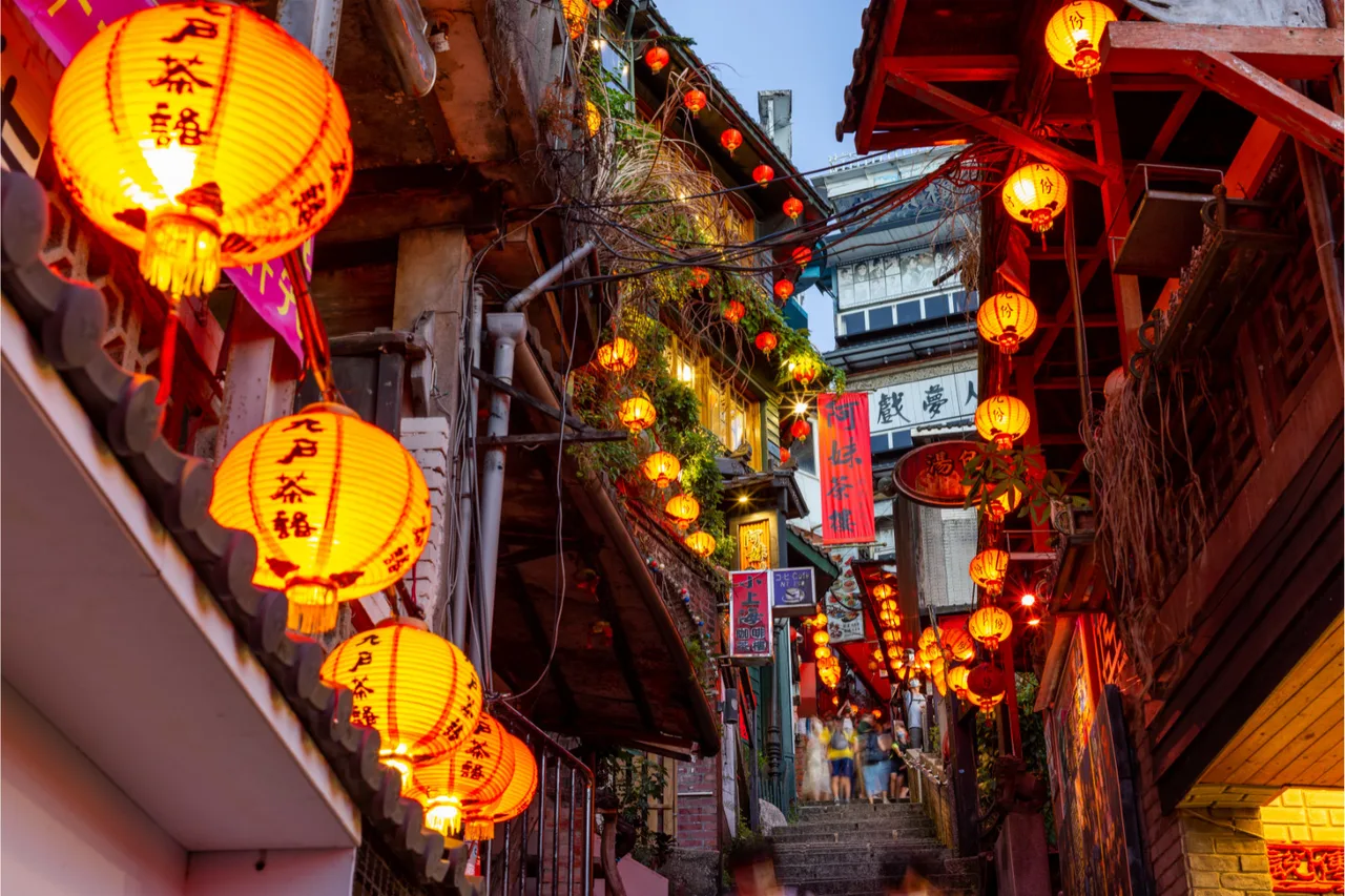 Taipei Jiufen & Houtong Full-Day Guided Tour