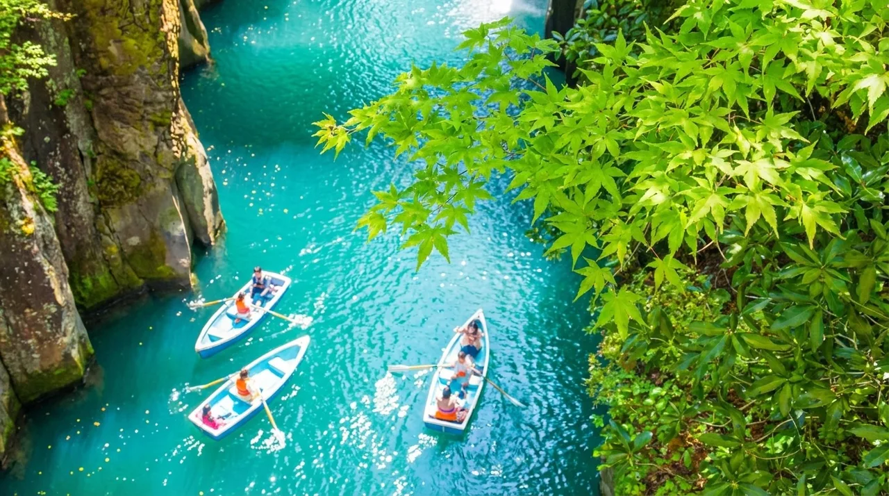 【Optional Takachiho Boat Experience】Mount Aso & Kusasenri & Takachiho Gorge Day Tour (Departing from Fukuoka)