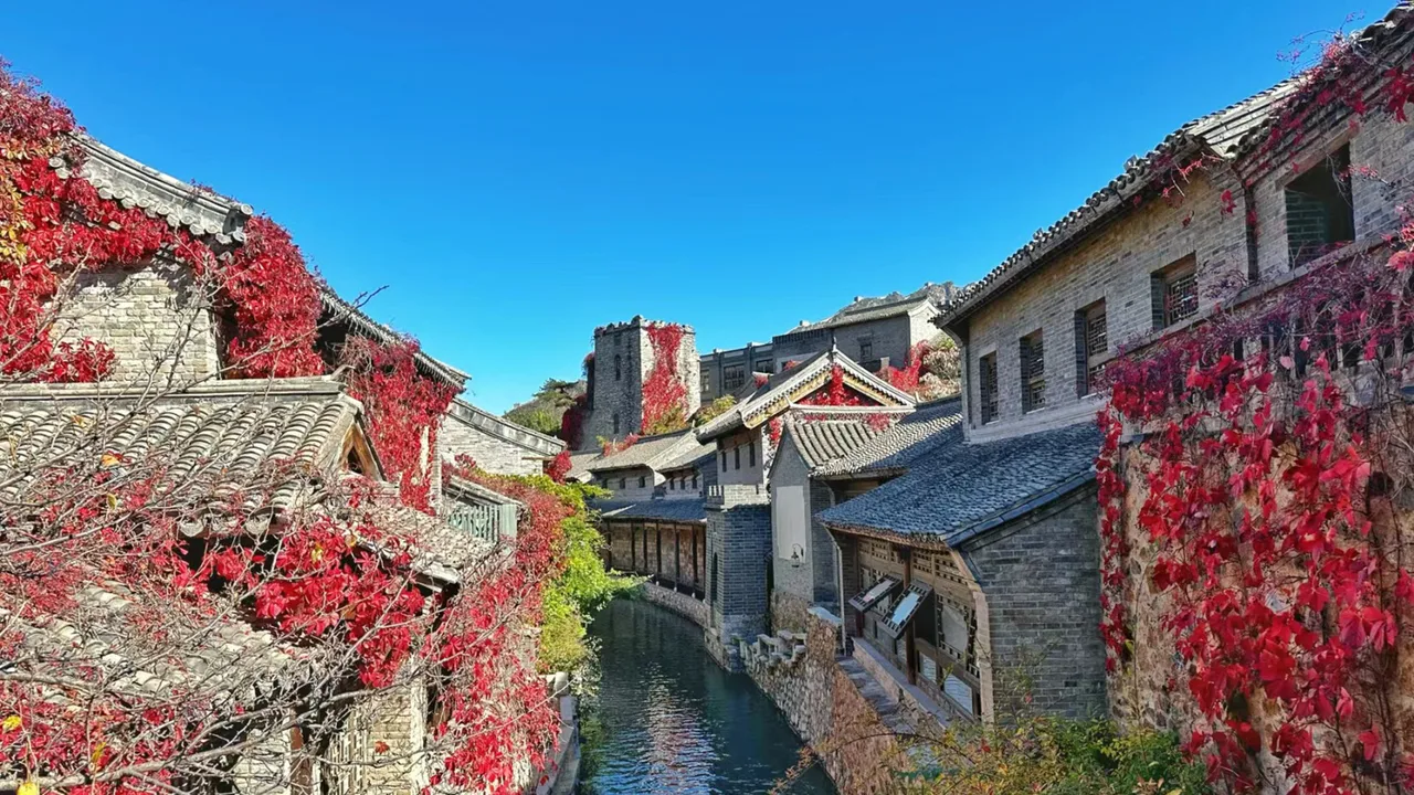 Gubei Water Town & Simatai Great Wall 1-Day Tour