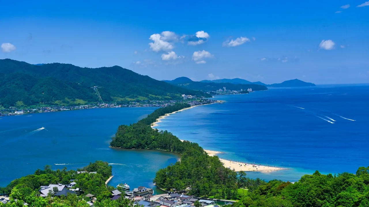Kyoto Amanohashidate & Miyama Village: Includes boat cruise + cable car + crab lunch (pickup/drop-off in Osaka or Kyoto)