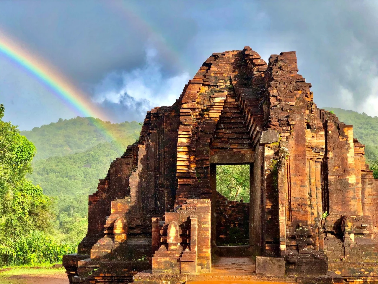 Amazing My Son Sanctuary Deluxe Tour