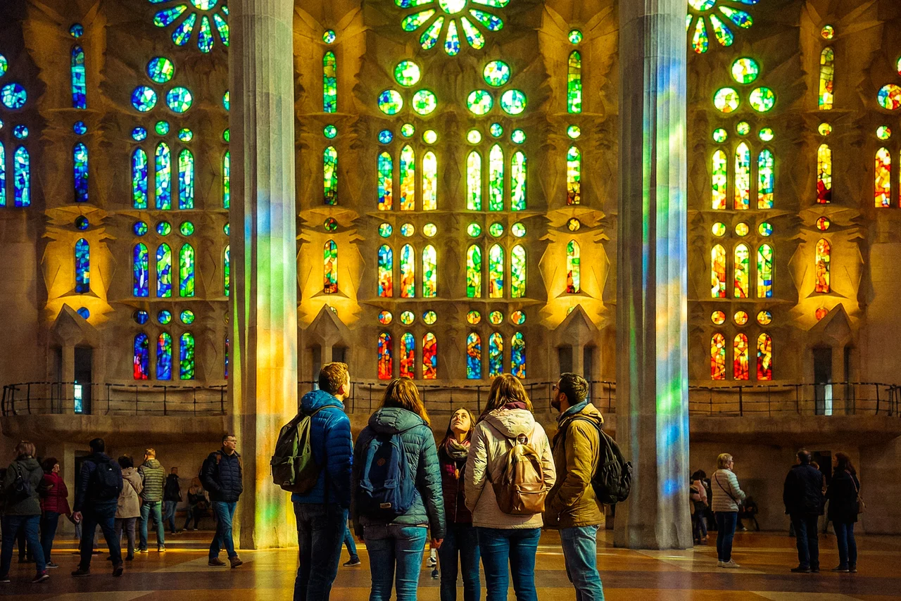 Barcelona: Sagrada Familia Guided Tour with Optional Tower Access