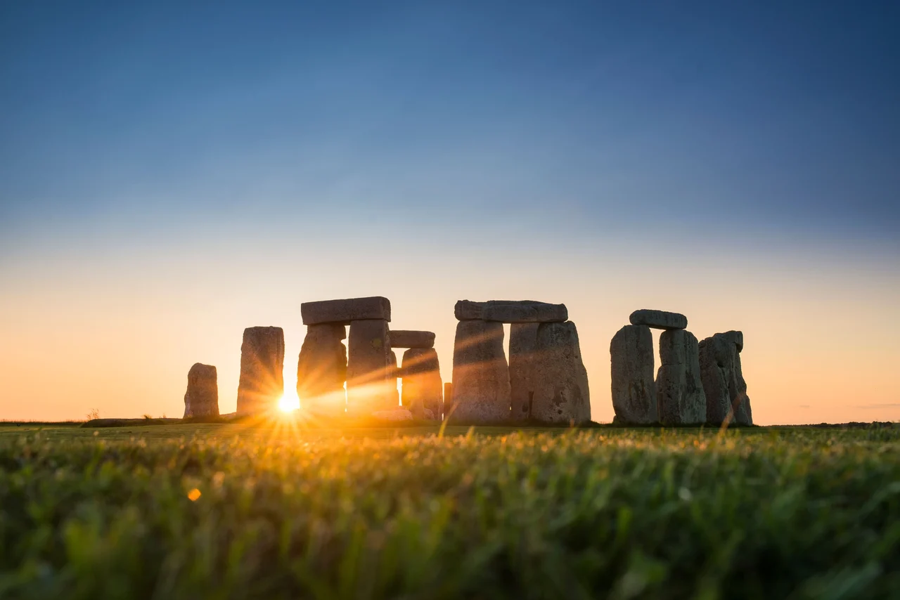 Stonehenge and Bath Day Tour from London with Optional Windsor