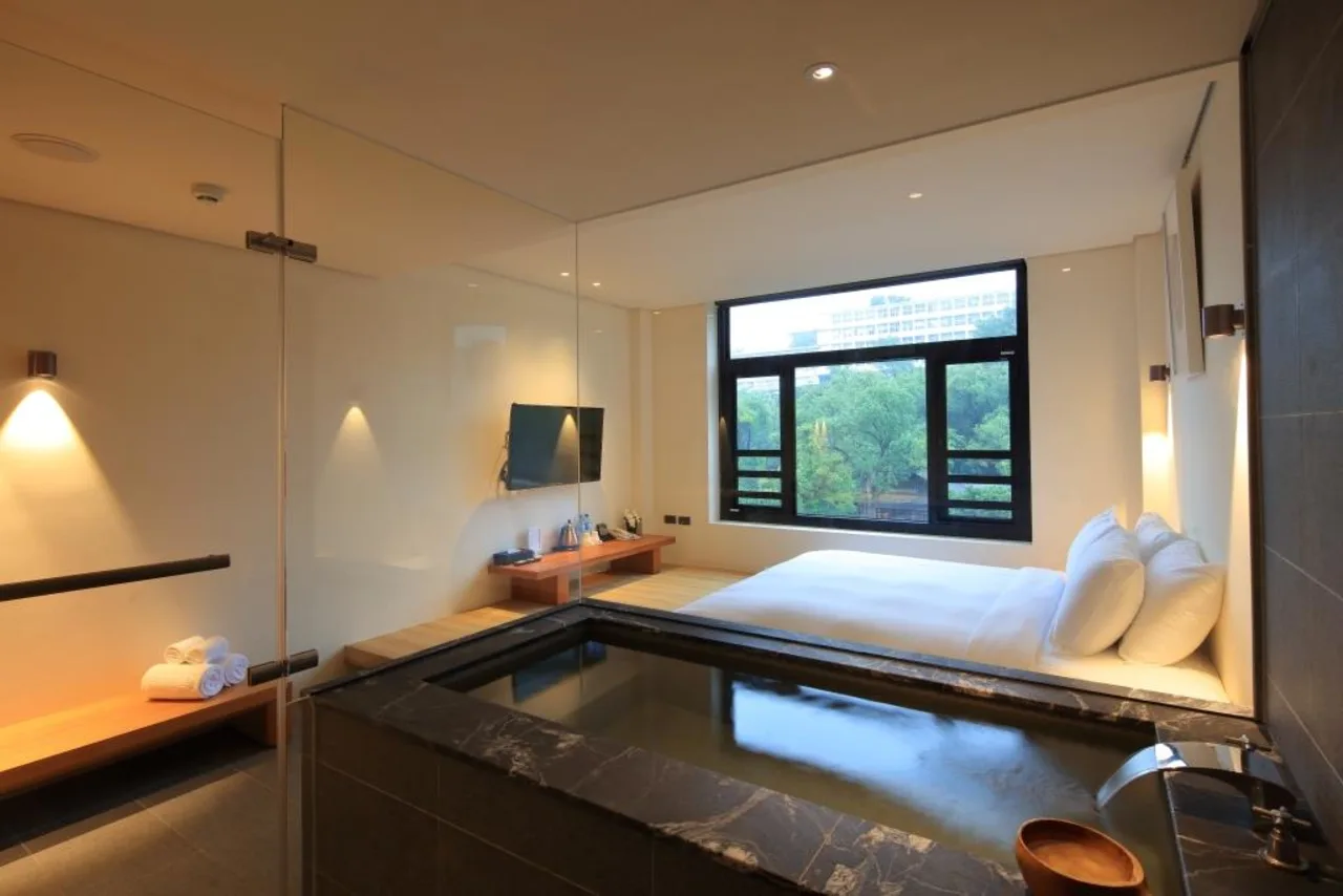 Beitou Water House Hot Spring and Bathhouse Experience in Taipei