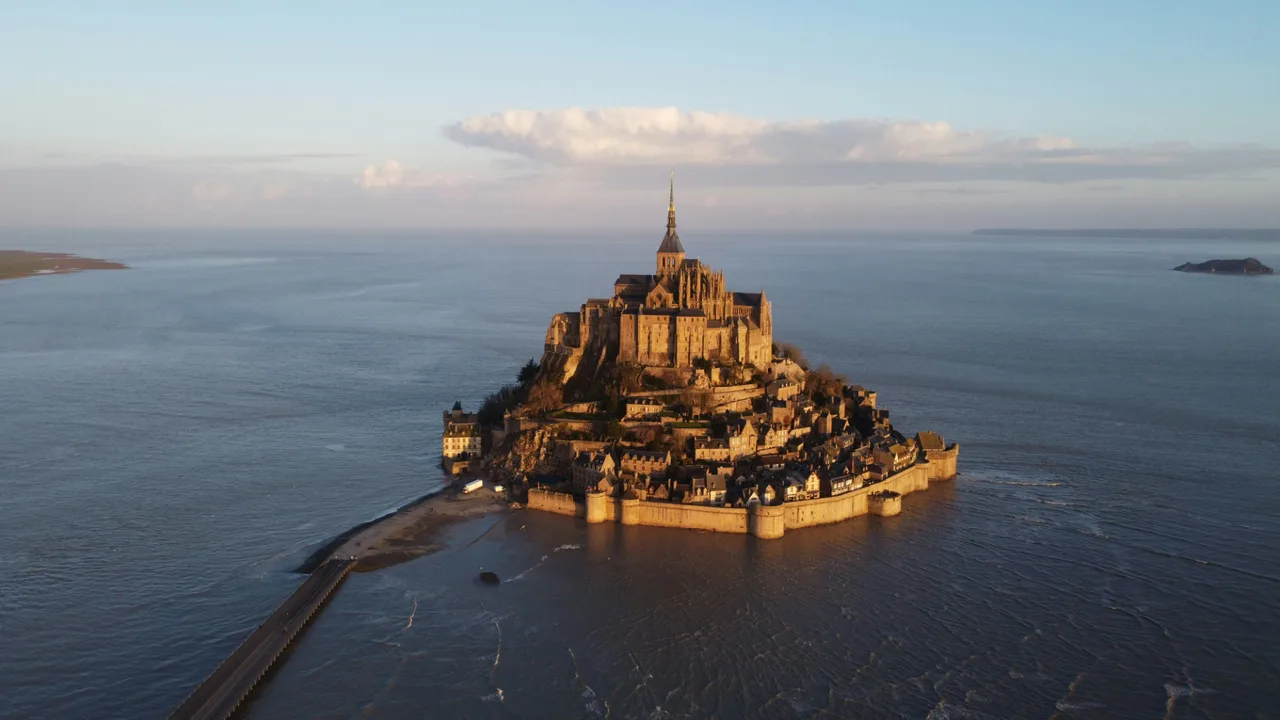 Mont Saint Michel Day Tour with Transport