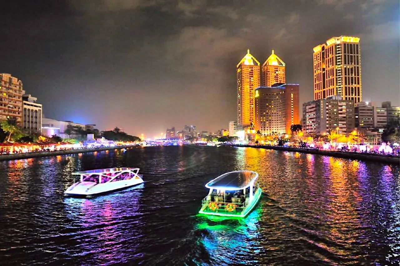 Kaohsiung Eye River Love Boat Ride: Tickets & Guided Tour