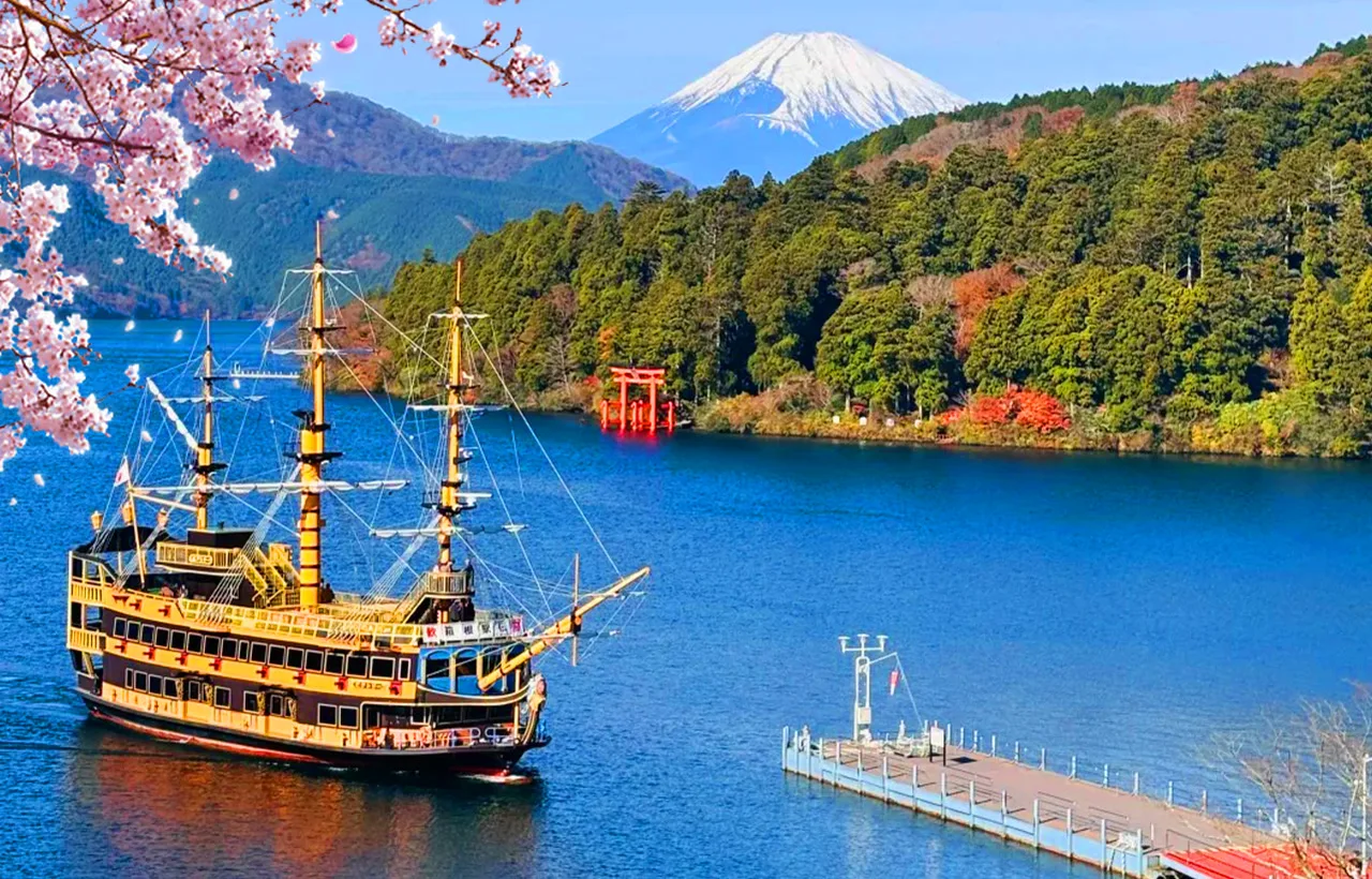 Mount Fuji & Hakone - Lake Ashi Torii Gate, Hakone Shrine, Hakone Pirate Ship, Hakone Ropeway, Owakudani, Lake Yamanaka & Oshino Hakkai Day Trip: Sea, Land, and Air Panoramic Tour from Tokyo