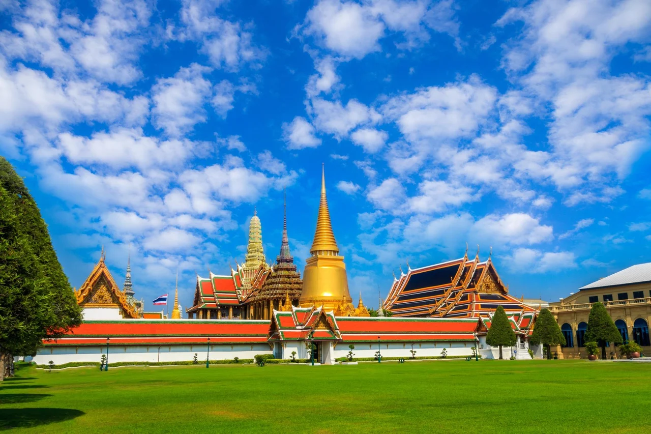 Bangkok Temple Tour: Grand Palace, Emerald Buddha, Wat Pho, Wat Arun