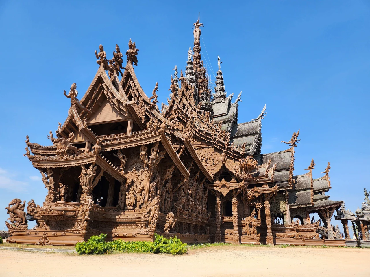 Bangkok Nong Nooch & Sanctuary of Truth Full-Day City Highlights Tour
